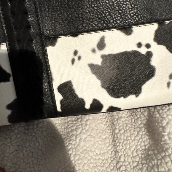 Wrangler Black Tote with White Cowhide Accent - Picture 2 of 4